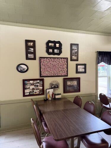 Indoor / Outdoor Dining 7 Img 1335